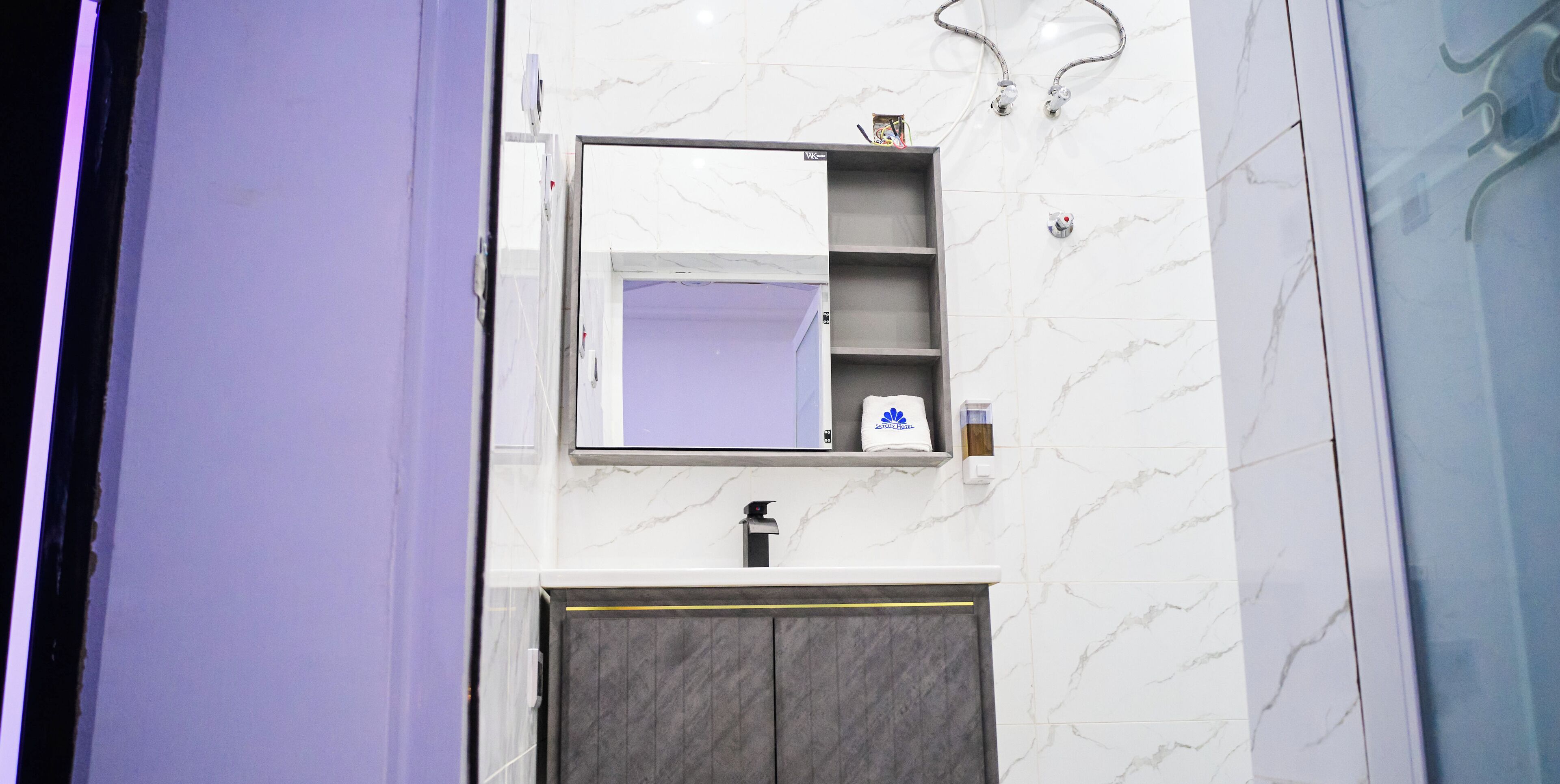 免费洗浴用品、毛巾、卫生纸