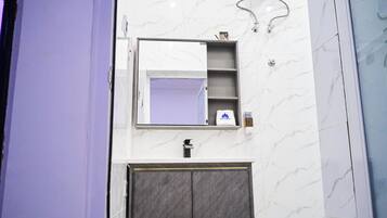 Free toiletries, towels, toilet paper