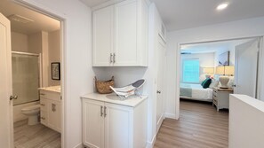 3 bedrooms, in-room safe, desk, iron/ironing board - Modern Luxury House 3B&4B House 30 mins DTLA (Baldwin Park)