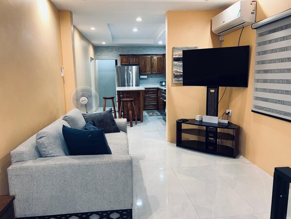Family Apartment, Non Smoking, Air conditioning | Living area | 40-inch Smart TV with cable channels