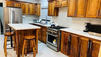 Apartament familiar, no fumadors, aire condicionat | Cuina privada