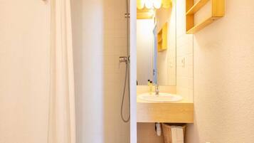 Apartment | Bilik Mandi