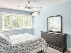 4 makuuhuonetta, työpöytä, silitysrauta/-lauta, Wi-Fi