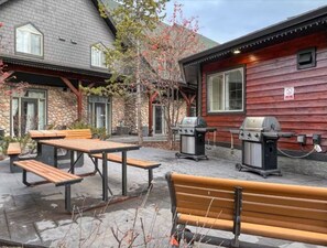 Outdoor dining - Pool & Hot Tub Access, Free Banff Park Pass (Canmore)