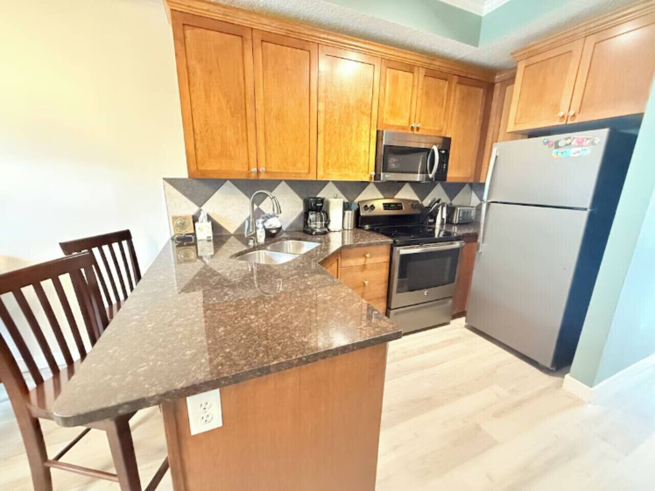 Refrigerador, microondas, horno y parrilla de estufa 