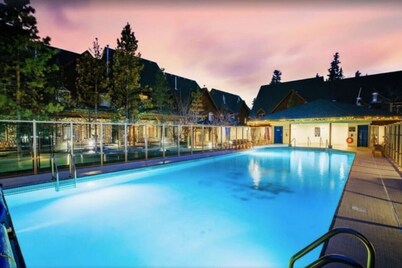 Premium 2-Bedroom Townhouse+ Mountain Views