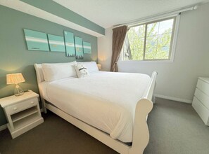 Desk, iron/ironing board, travel cot, WiFi