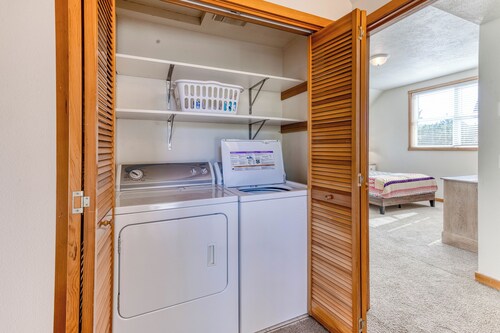 Dune Grass-Beach right out back! Dog OK. Spacious, fireplace, 3 bed.