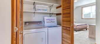 Dune Grass-Beach right out back! Dog OK. Spacious, fireplace, 3 bed.