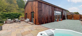 4 bedroom accommodation in Shrewsbury