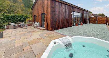 4 bedroom accommodation in Shrewsbury