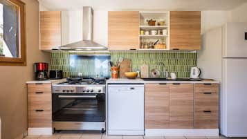 Nhà gỗ | Bếp riêng | Tủ lạnh, lò vi sóng, lò nướng, máy rửa bát