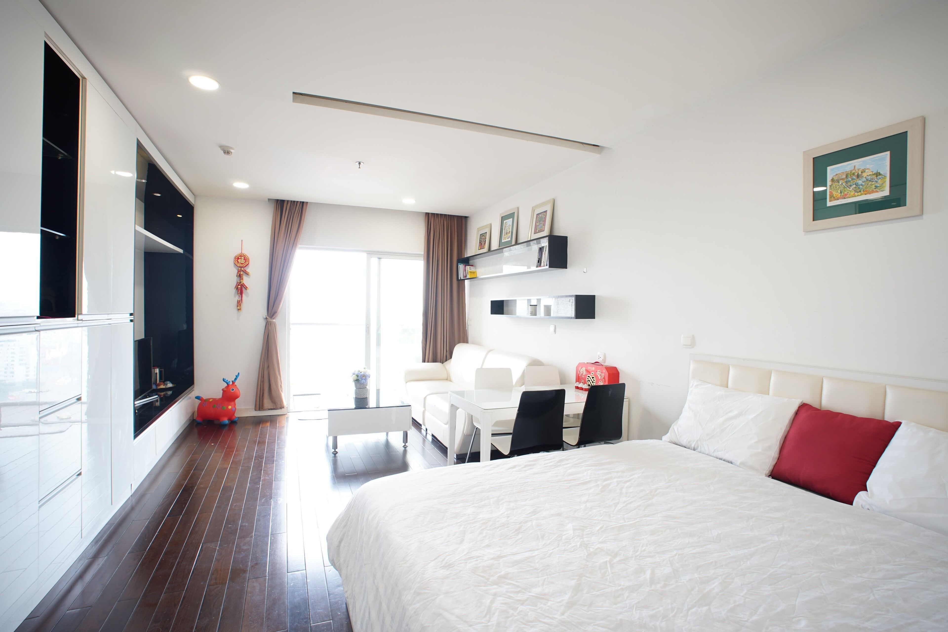 1 bedroom, iron/ironing board, internet, bed sheets