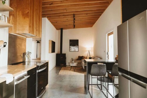 Ozark Adobe • Stylish Downtown Bentonville Stay