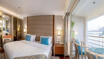 In-room safe, desk, laptop workspace