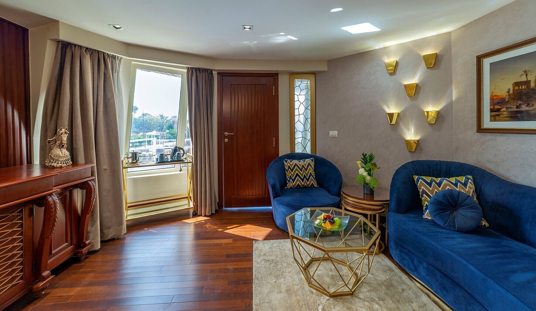 In-room safe, desk, laptop workspace