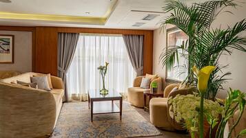 In-room safe, desk, laptop workspace