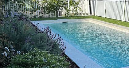 Countryside Cottage - Family Friendly Poolside Oasis 5 mins from town!