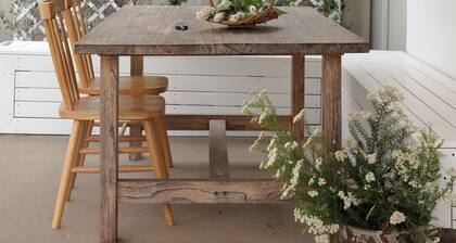 Countryside Cottage - Family Friendly Poolside Oasis 5 mins from town!