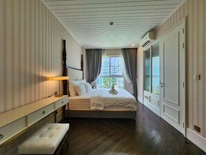 Apartment, Balkon, Poolblick