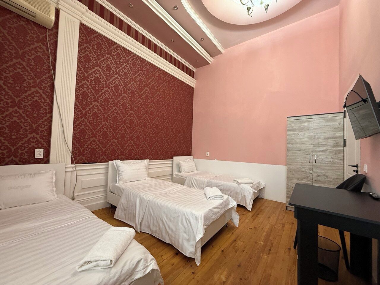 Triple Room | Laptop workspace, blackout drapes, iron/ironing board, free WiFi