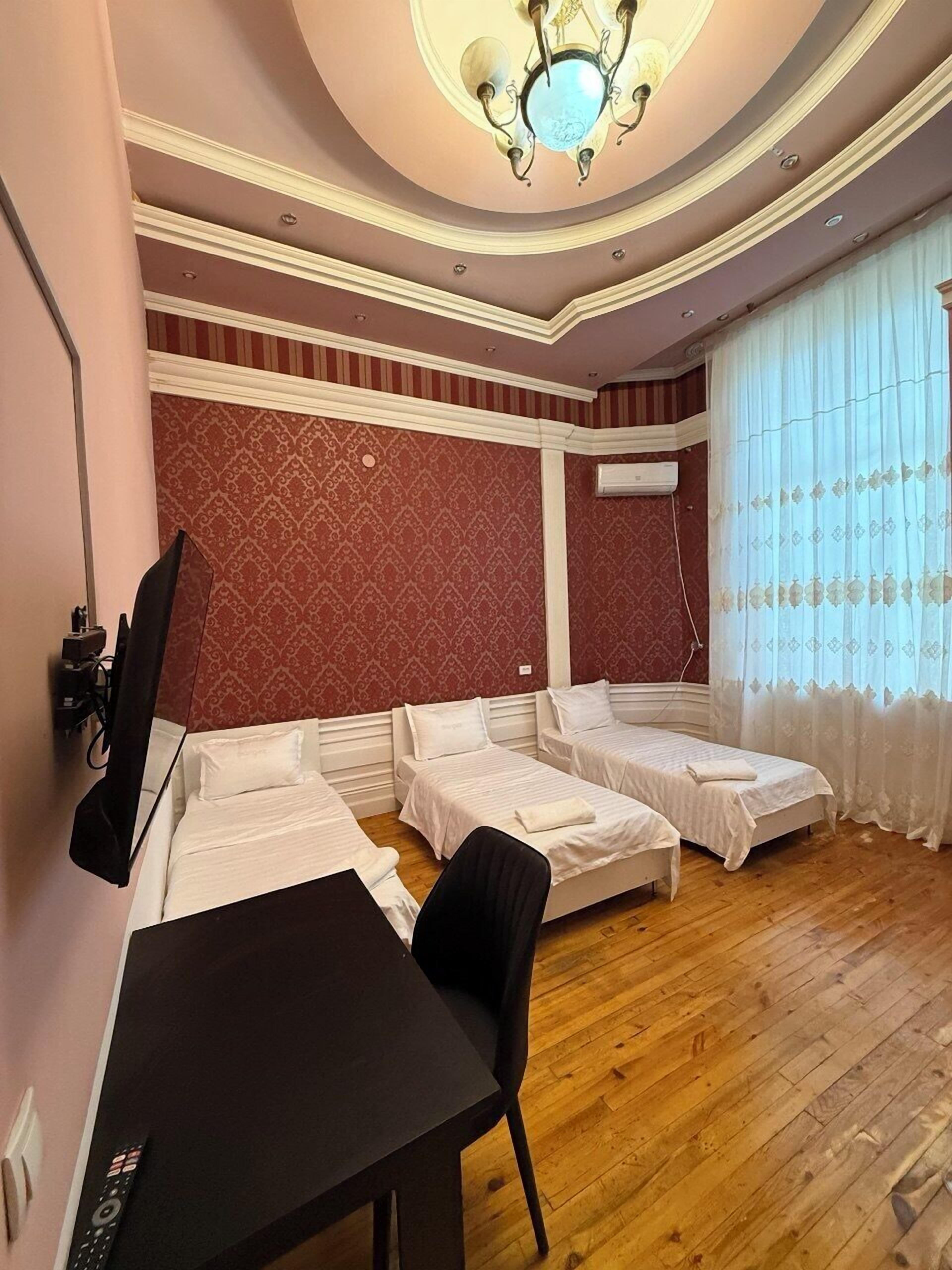 Triple Room | Laptop workspace, blackout drapes, iron/ironing board, free WiFi