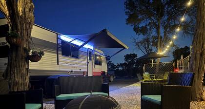 Moonlite Wolf RV: King, Bunks, Fire Pit & Outdoor!