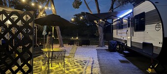 Moonlite Wolf RV: King, Bunks, Fire Pit & Outdoor!