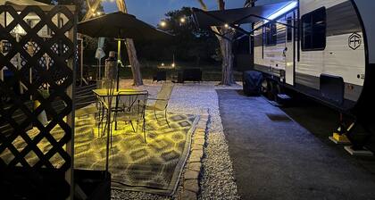 Moonlite Wolf RV: King, Bunks, Fire Pit & Outdoor!