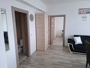 Apartment, 1 Bedroom, Accessible, Smoking | Bathroom