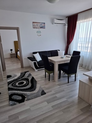 Living room - 2 Rooms Apartment, max 4 Persons, 30 Meters far From the Beach and the Black Sea (Constanta)