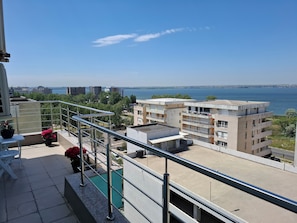 Balcony - 2 Rooms Apartment, max 4 Persons, 30 Meters far From the Beach and the Black Sea (Constanta)