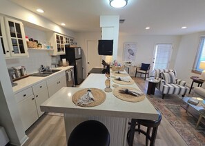 Kjøleskap, mikrobølgeovn, ovn og oppvaskmaskin