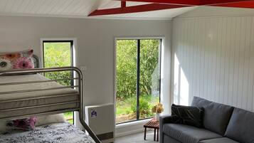 1 slaapkamer, een strijkplank/strijkijzer, gratis wifi, beddengoed