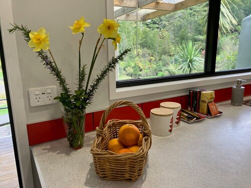 Bush setting, kayaking, Trout fishing. Central to Tauranga, Rotorua & Hobbiton