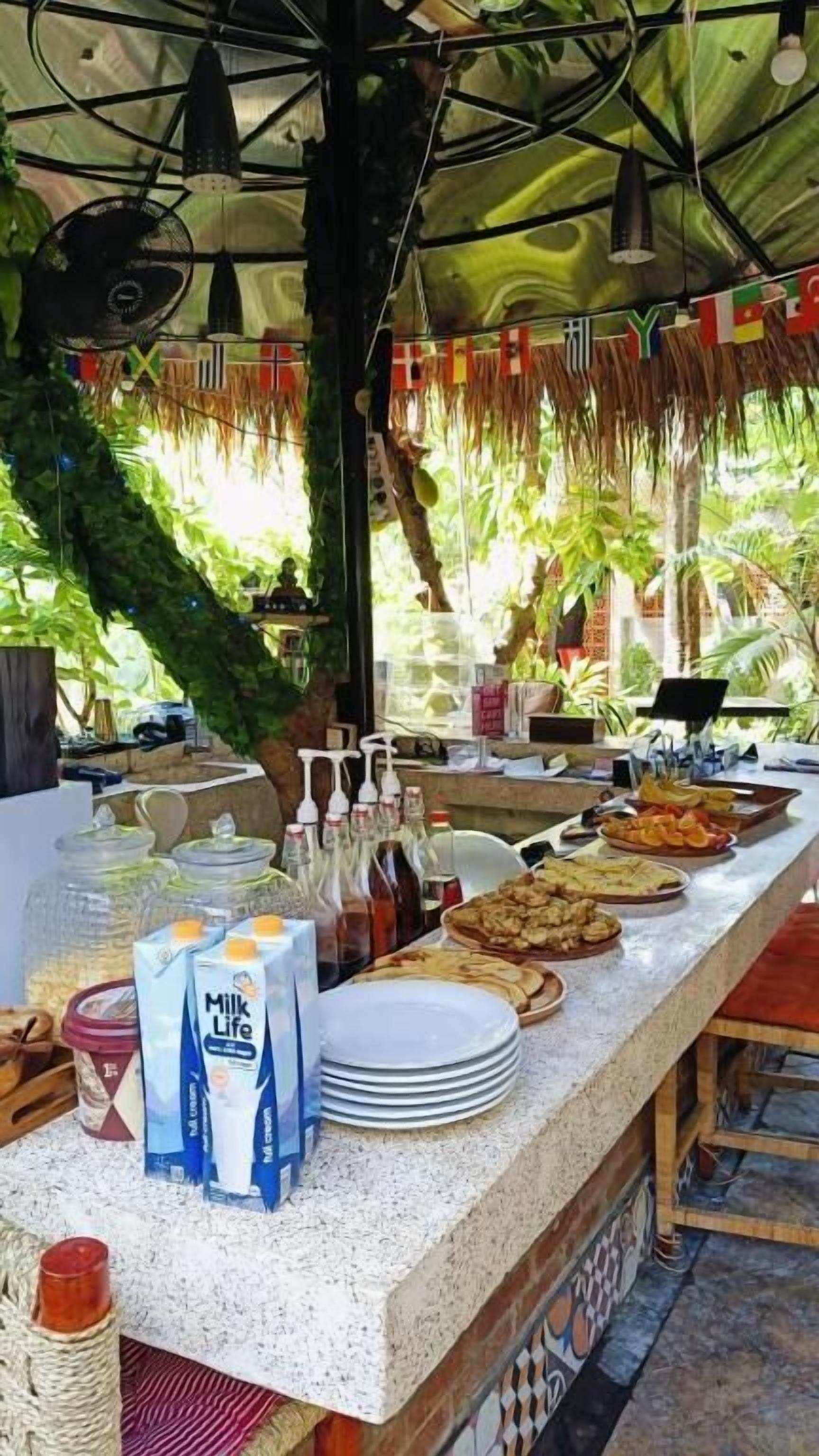 Daily buffet breakfast (IDR 65000 per person)