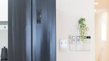 Luxury Suite, Balcony, City View | Private kitchen