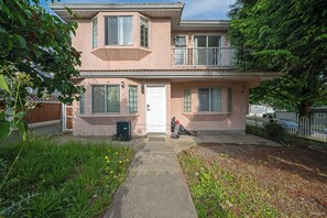 تفاصيل الفندق من الخارج