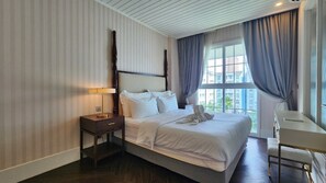 Appart'hôtel, balcon, vue piscine | Vue de la chambre
