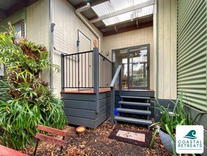 Terrace/patio - Family-Friendly 3BR Villa with Pools, Spa & Starlink with in the Ramada Resort (Cowes)