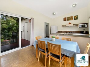 Dining - Family-Friendly 3BR Villa with Pools, Spa & Starlink with in the Ramada Resort (Cowes)