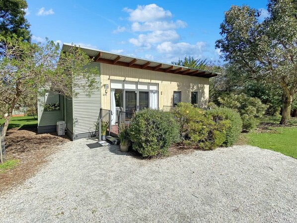 Exterior - Family-Friendly 3BR Villa with Pools, Spa & Starlink with in the Ramada Resort (Cowes)