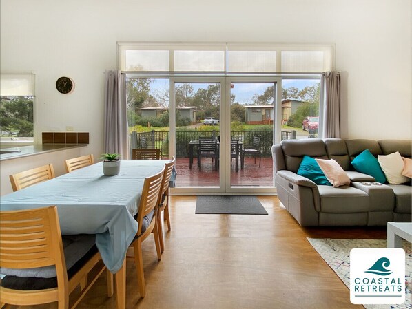 Living area - Family-Friendly 3BR Villa with Pools, Spa & Starlink with in the Ramada Resort (Cowes)