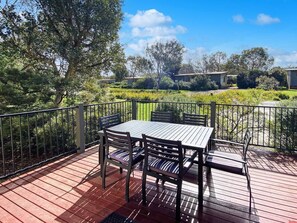 Outdoor dining - Family-Friendly 3BR Villa with Pools, Spa & Starlink with in the Ramada Resort (Cowes)