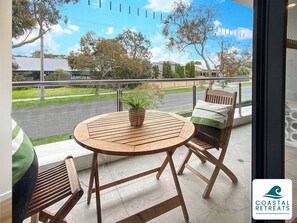 Outdoor dining - Rilley Retreat Inverloch – Luxe Townhouse (Inverloch)