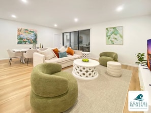 TV - Rilley Retreat Inverloch – Luxe Townhouse (Inverloch)