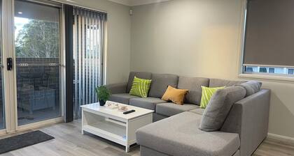 Modern, comfortable with stunning Inlet-sunset-view Home in the heart of Narooma