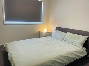 5 bedrooms, iron/ironing board, free WiFi, bed sheets