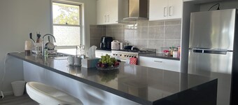 Modern, comfortable with stunning Inlet-sunset-view Home in the heart of Narooma