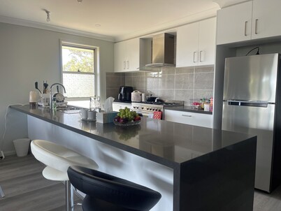 Modern, comfortable with stunning Inlet-sunset-view Home in the heart of Narooma